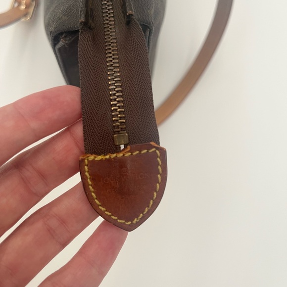 Louis Vuitton Brown Monogram Toilette 25 - Picture 4 of 11